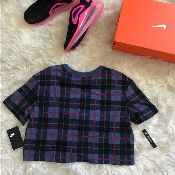 🌸 Nike crop top 🌸 - Picture 2 of 3
